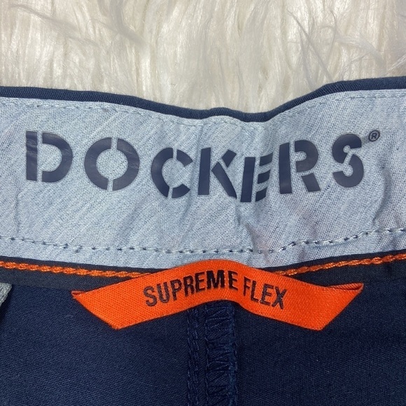 Men’s Navy Blue Docker’s Supreme Flex Ultimate Short - Picture 8 of 10